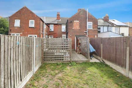 3 bedroom terraced house to rent - Photo 2