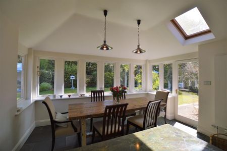 4 bedroom semi-detached house to rent - Photo 2