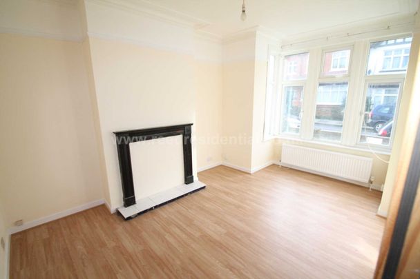 Wenham Drive, Westcliff On Sea - Photo 1