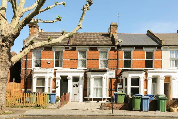 4 bedroom terraced house to rent - Photo 1