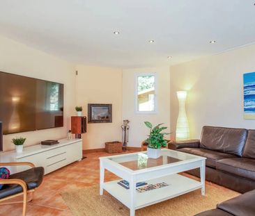 Le Rouret - Villa 8 pièces avec jardin et piscine - Photo 1