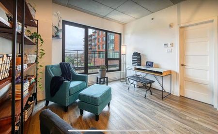 Condo for rent, Montréal (Saint-Laurent) - Photo 2
