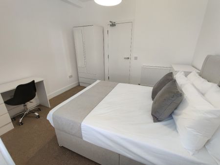 3 bedroom apartment to rent - Photo 4