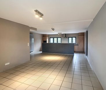 Duplex appartement gelegen op de eerste verdieping met 3 slaapkamers - Photo 2