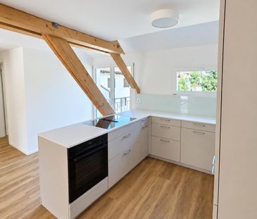 Kernsanierte Dachwohnung mit Galerie, Balkon und direktem Lift - Photo 2