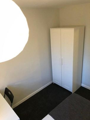 4 bedroom flat share to rent - Photo 1