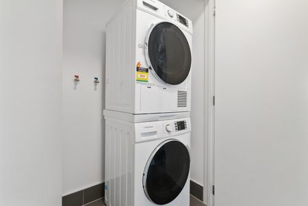 Modern 2-Bedroom, 2-Bathroom Apartment – Convenience & Comfort Combined - Photo 3