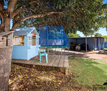 NEAT AND TIDY FAMILY HOME CLOSE TO AMENITIES - Photo 4