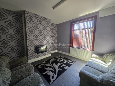 Price £1,000 pcm - Available Now - Unfurnished - Photo 2