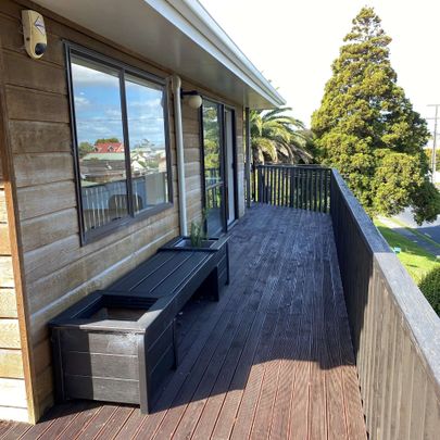 Lofty Glenfield views - Photo 1