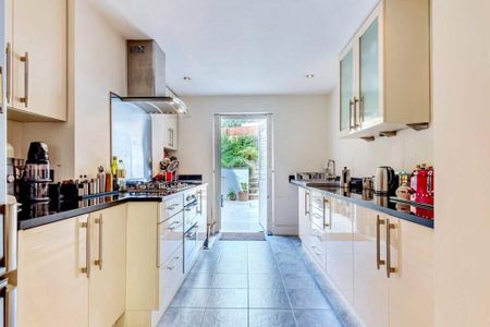 Sidney Road, LONDON - Photo 3