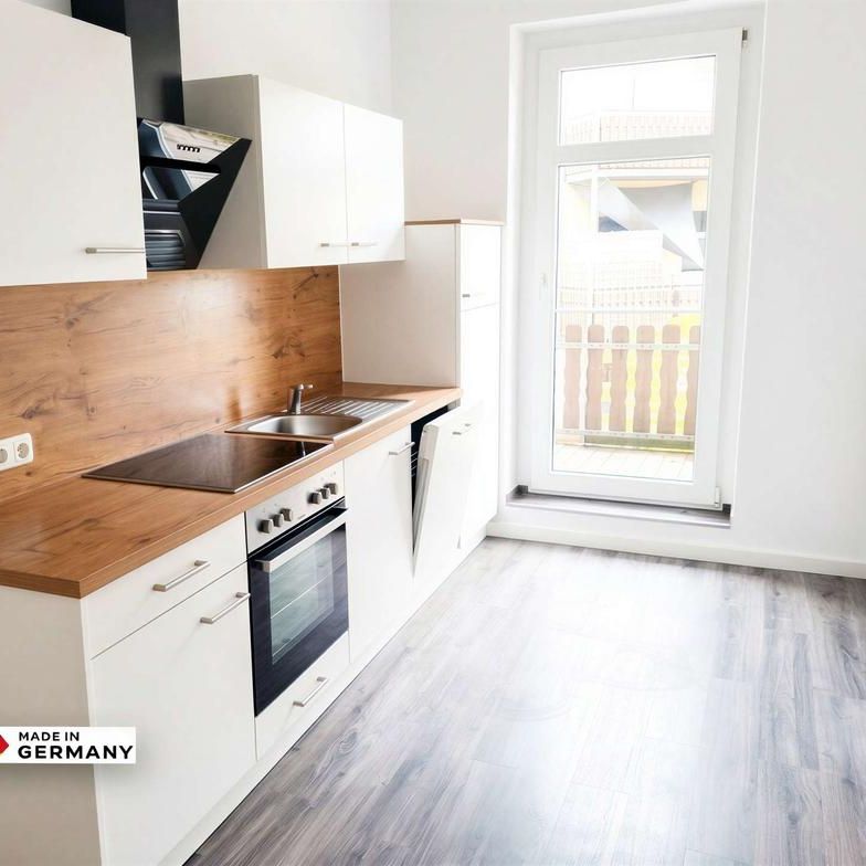 *In Renovierung* Tolle 2-Raum-Wohnung mit moderner Einbauküche! - Photo 1