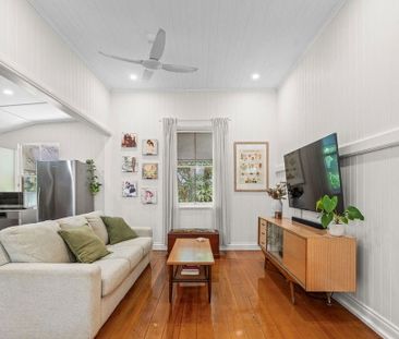 BEAUTIFUL HOUSE TO IMPRESS!! 3x Air condition / Large shed / Fire P... - Photo 2