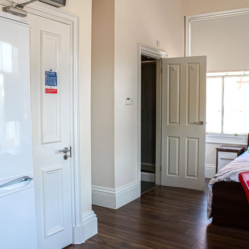 Apt 5, Clarendon House - Photo 1