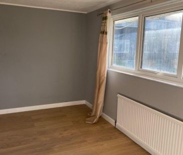 2 bedroom end of terrace house to rent - Photo 4