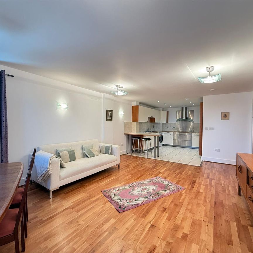 2 Bedroom Flat - Photo 1