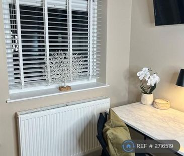 1 bedroom in a house share to rent - Photo 2