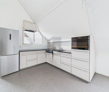 LIGHT-FLOODED, SUNNY, COZY - Photo 2