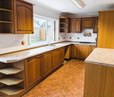 4 bedroom semi-detached house to rent - Photo 6