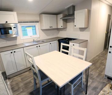 3 bedroom detached bungalow to rent - Photo 5