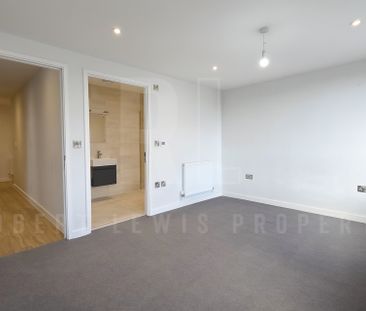 Modern Three Bedroom Modern Apartment – Foster Street, London, NW4 2FB - Photo 6