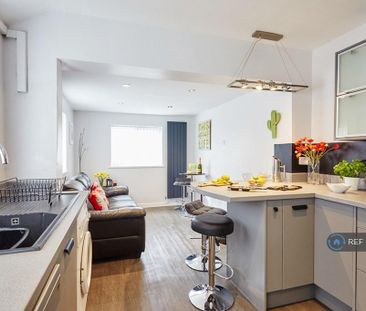 1 bedroom in a house share to rent - Photo 1