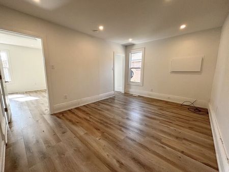 $2,095 / 4 br / 1 ba / 26 Cayuga st unit B - Photo 5