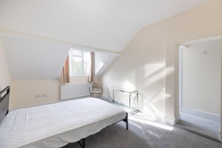3 bedroom flat to rent - Photo 5