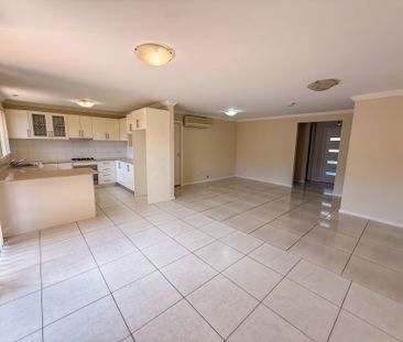 Unique Townhouse with Large Bedrooms - Photo 3