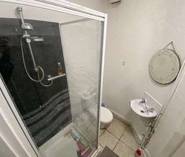 5 bedroom private hall to rent - Photo 3