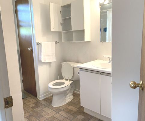 For Lease - 2924 Ahearn Avenue, Britannia - Lincoln Heights and Area, Ontario - Photo 1