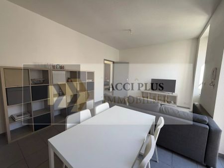 Location Appartement 4 pièces 82m² NIMES 30000 - Photo 3