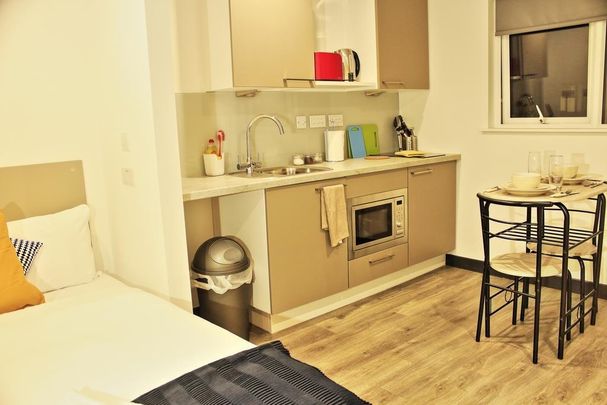 Studio to rent - Photo 1