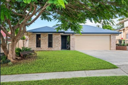 Modern and spacious family home! - Photo 2