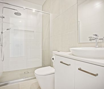 Stunning Brand New 5 Bedroom Family Home in Marsden Park - Photo 4