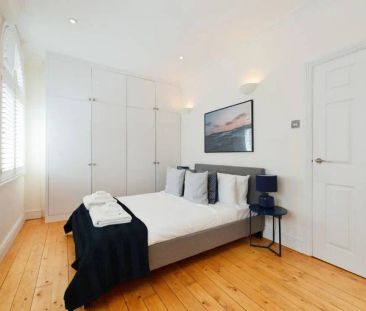 3 bedroom flat in Charing Cross - Photo 6