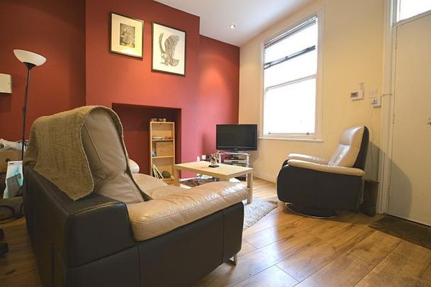 Victoria Road, - Photo 1