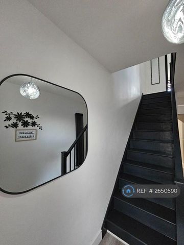 1 bedroom in a house share to rent - Photo 2