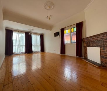 CHARMING AND SPACIOUS HOME - Photo 4