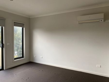 Affordable Townhouse Living in Epping! - Photo 4