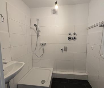 Sanierte 1-Zimmer-Wohnung in zentraler Lage mit Laminat, neuem Dusc... - Foto 2