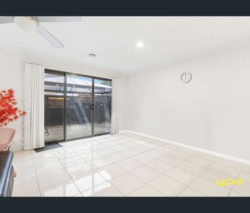 Charming Family Home in Cranbourne East - Photo 2