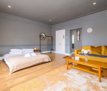 1 Bed Flat, St. James's Street, BN2 - Photo 1