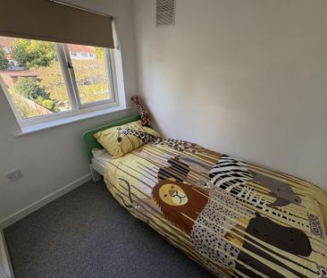 3 bedroom semi-detached house to rent - Photo 5