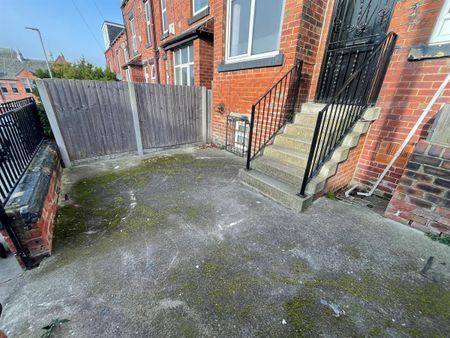 Conway Avenue, Leeds - Photo 2
