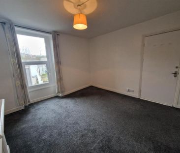 3 bedroom maisonette to rent - Photo 3