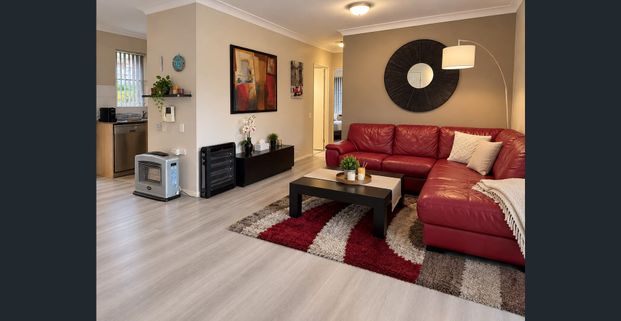 Fully Furnished Apartment in Convenient Parramatta Location - Photo 1