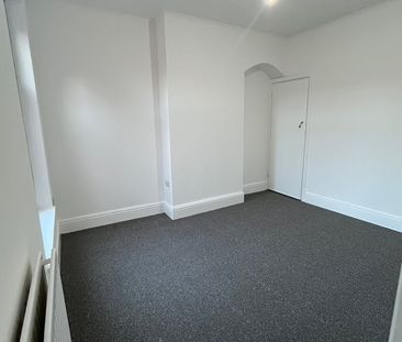 2 Bed Terraced House, Moira St, LE4 - Photo 2