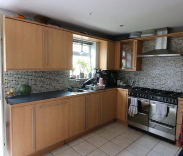 3 bedroom end of terrace house to rent - Photo 5
