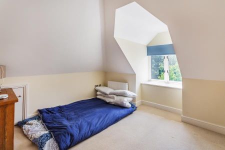 4 bedroom semi-detached house to rent - Photo 4